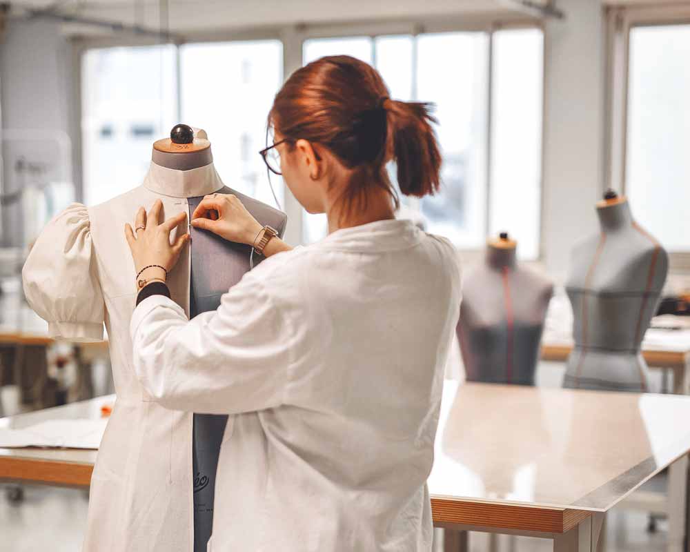 la croix rouge Métiers de la Couture mannequin