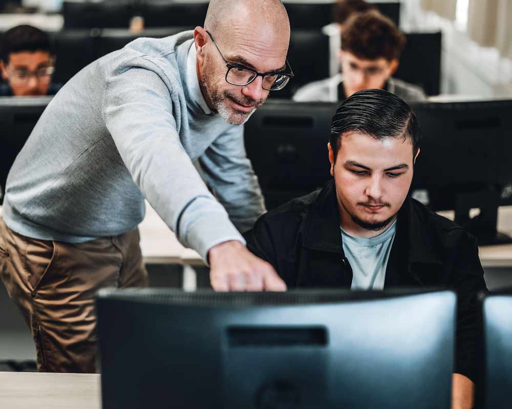 la croix rouge bac pro cybersecurite bureau ecran professeur eleve