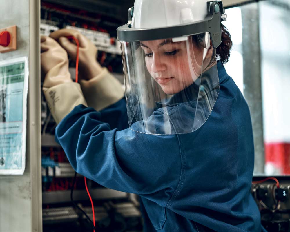 la croix rouge bac pro metiers de eclectricite casque