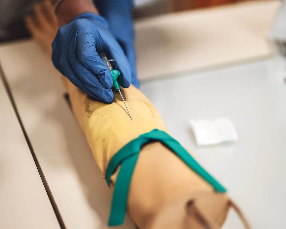 la croix rouge la classe DTS Imagerie Médicale prise de sang