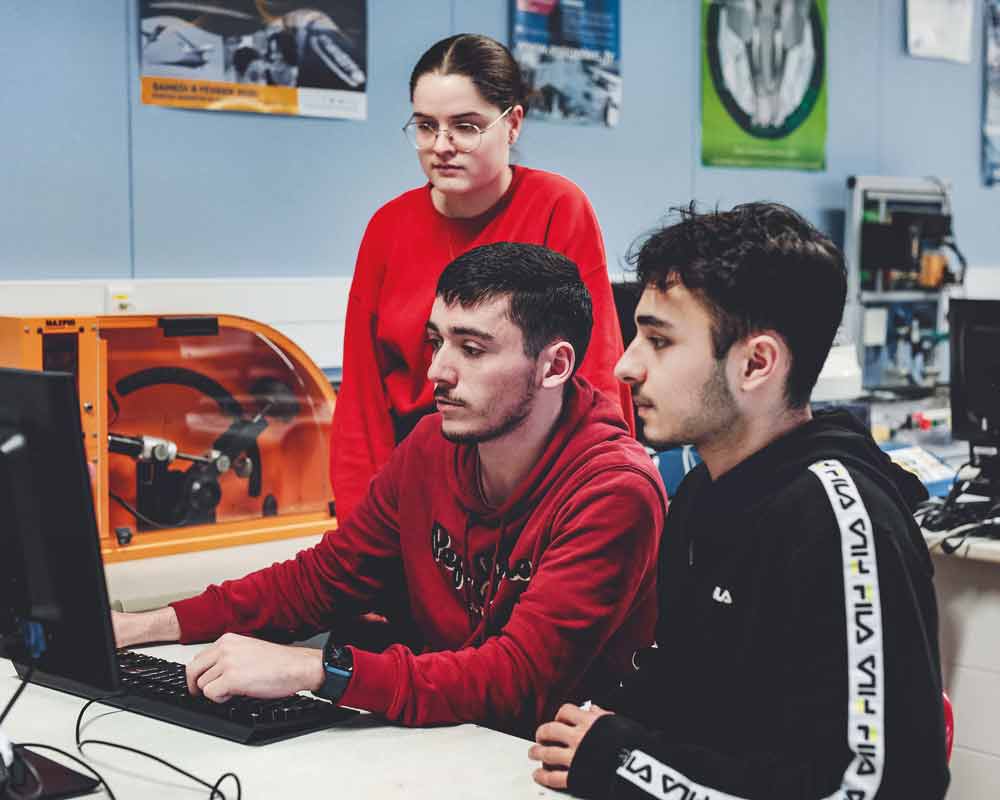 la croix rouge la classe prepa cpge eleve travail ordinateur